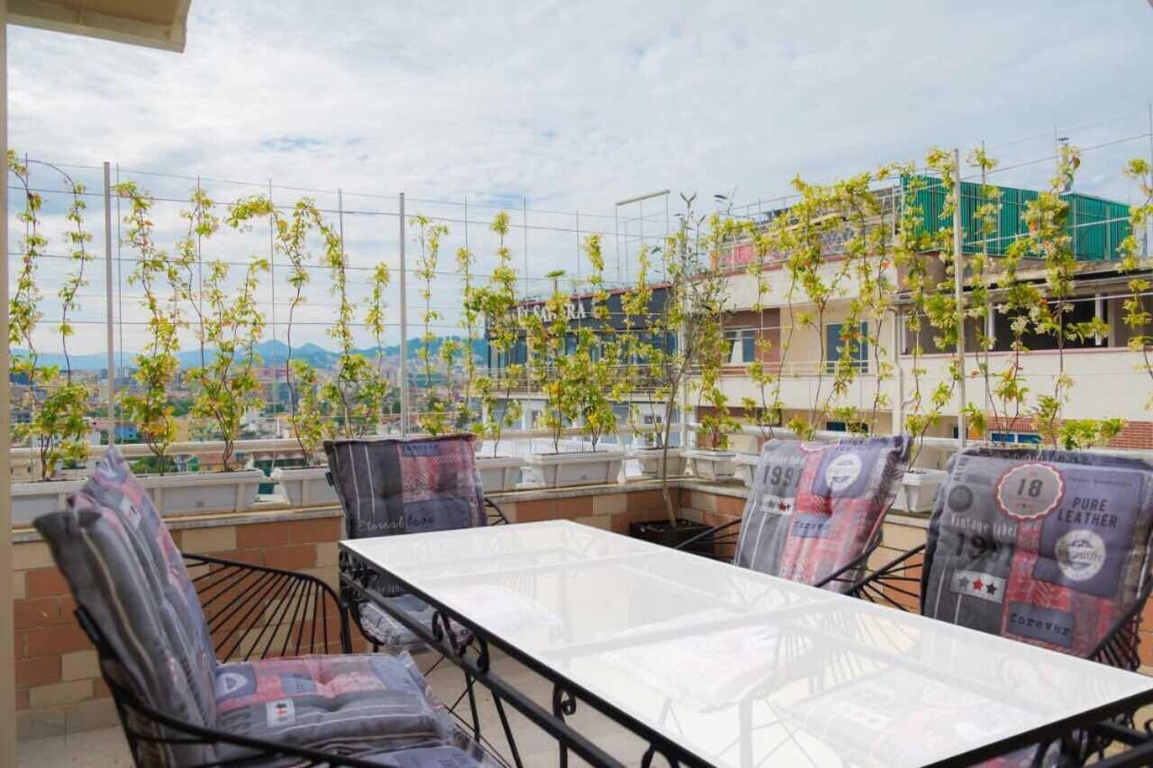 Modern Furnished Apartment With View Tirana Eksteriør billede